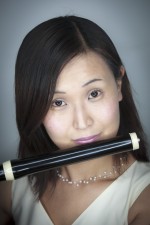 Portraitfoto von Hiroko Huemer mit Mundstück